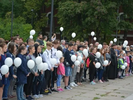 «Мир без насилия и войн»